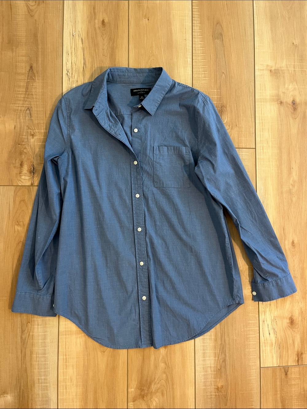 Banana Republic Women's Blue Button-Down Long Sleeve Shirt